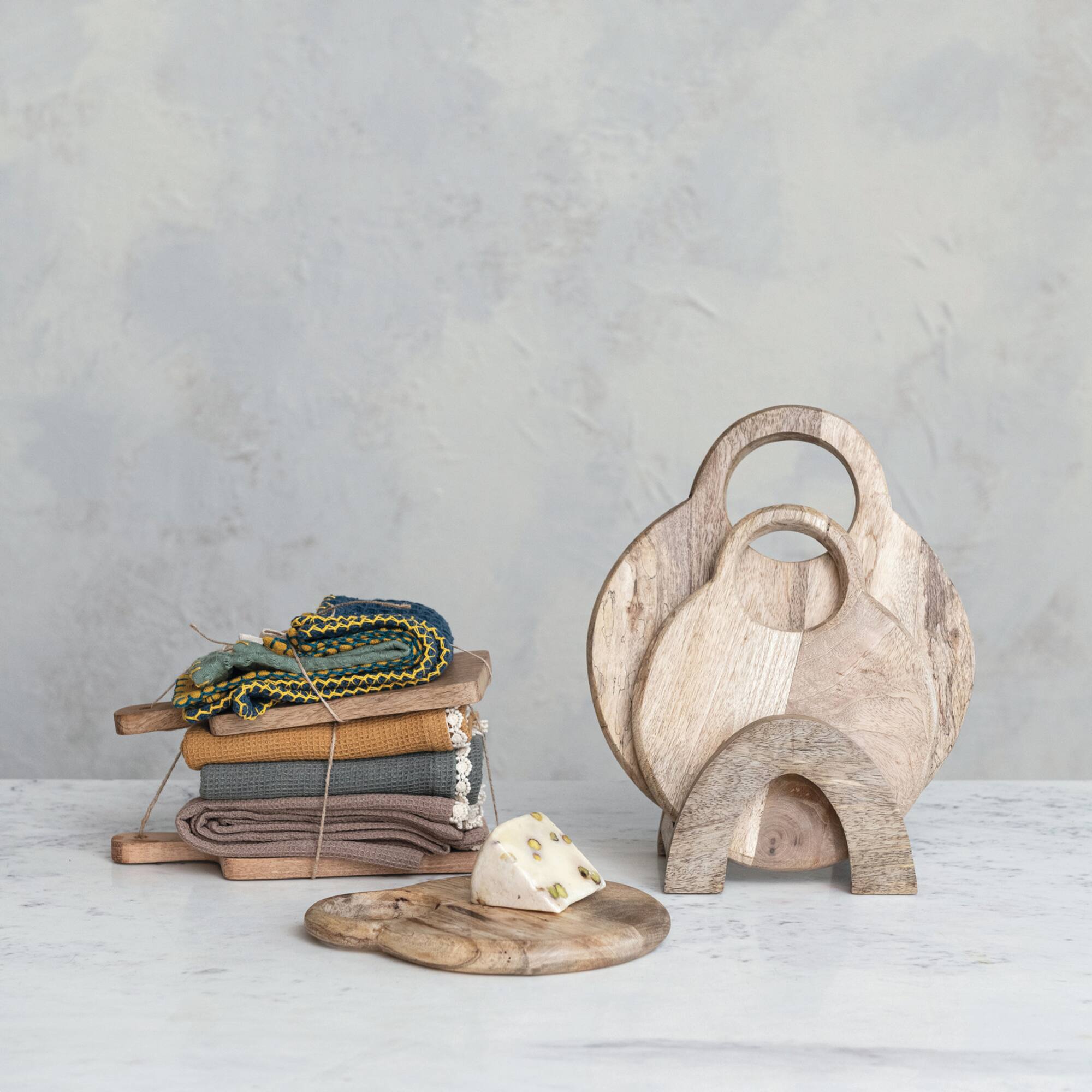 Hello Honey® 3-Piece Round Mango Wood Cutting Boards with Stand